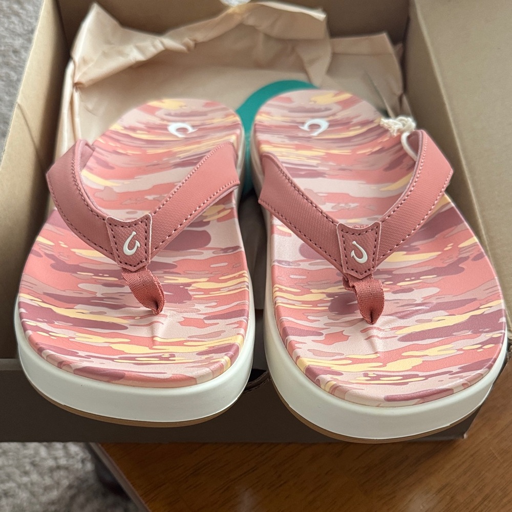 NEW! OluKai Camo Women's Sandals